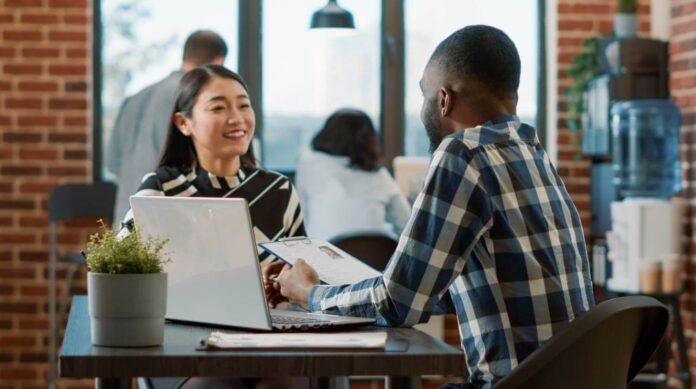 Networking Nasıl Yapılır Etkili İletişim ve Kartvizit Taktikleri (1)